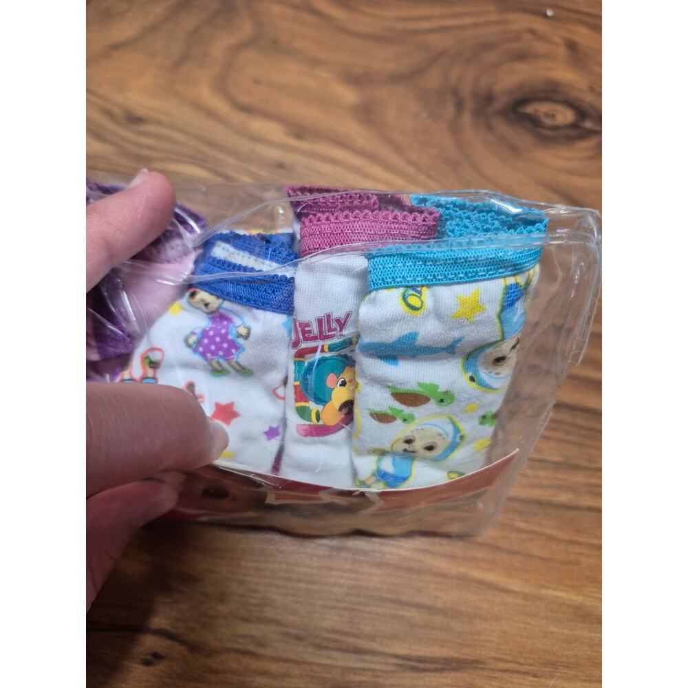 Cocomelon Panties Toddler Girls Size 4T 4 Pack Graphic Design 100% Cotton 7676 - Picture 3 of 6